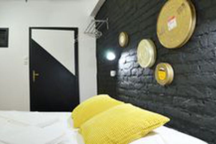 Room 5 of 12