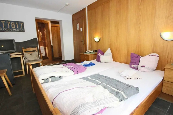 Room 3 of 21