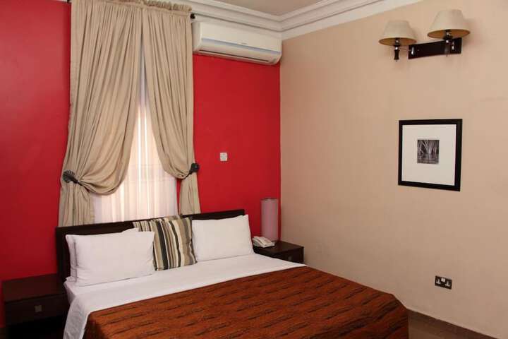 Room 6 of 24