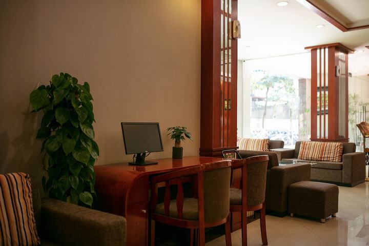 Business Center 40 of 41