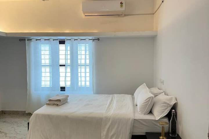 Room 10 of 19