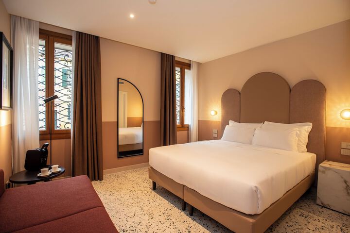 Room 34 of 109