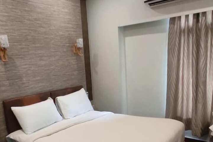 Room 4 of 19