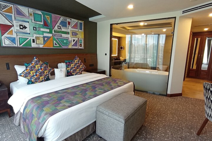 Room 12 of 117
