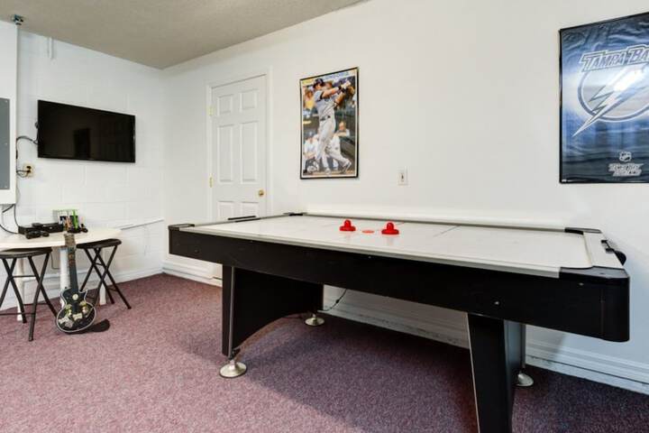 Room 32 of 37
