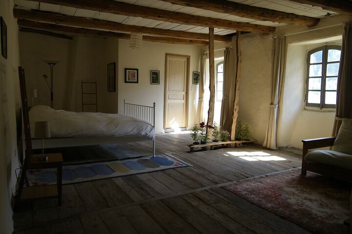 Room 2 of 4