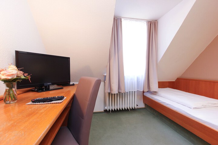 Room 27 of 50