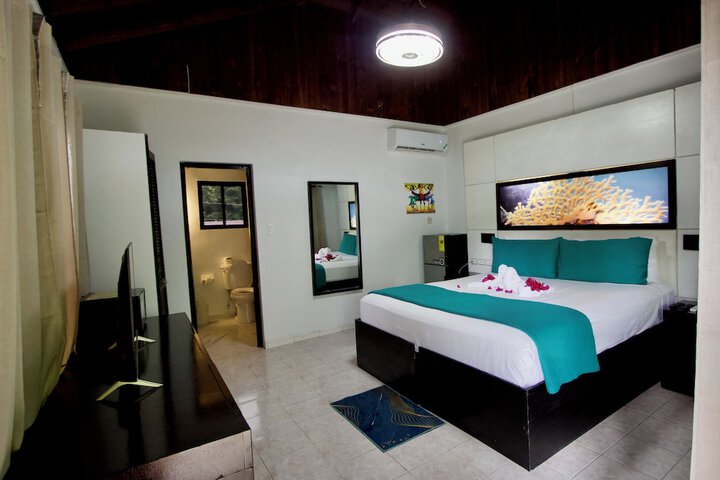 Room 9 of 37