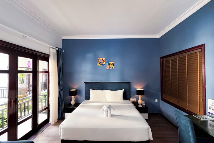 Room 28 of 84
