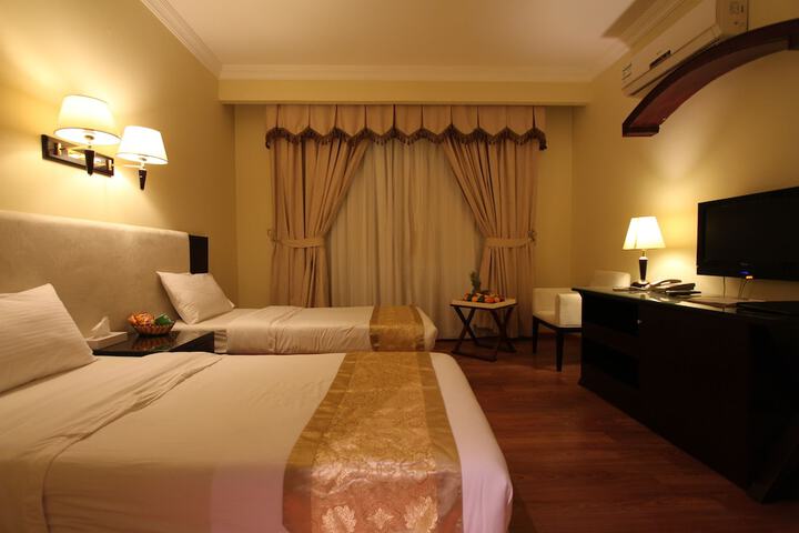 Room 10 of 29