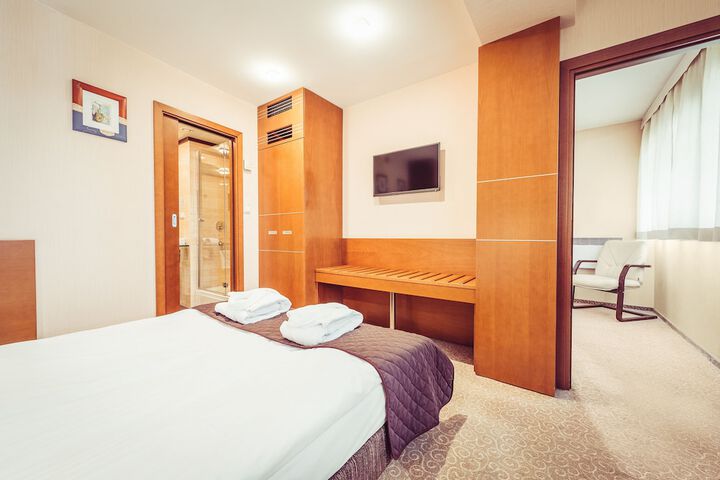 Room 4 of 62