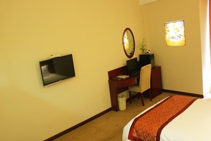 Room 28 of 40