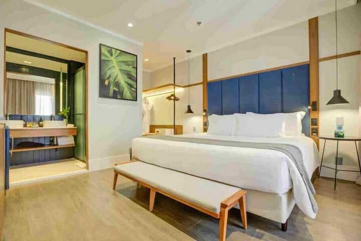 Room 43 of 108