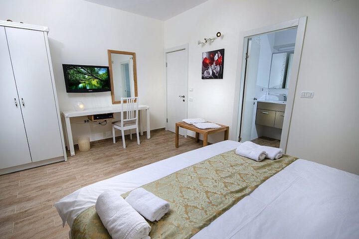 Room 4 of 70