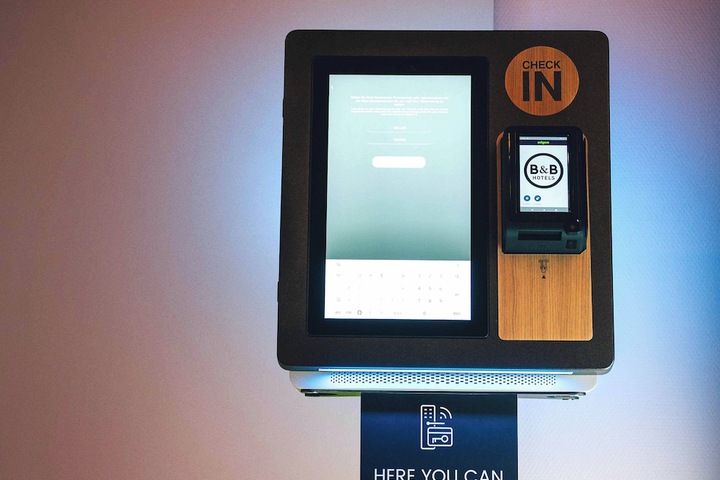 Check-in/check-out kiosk