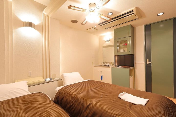 Room 12 of 40