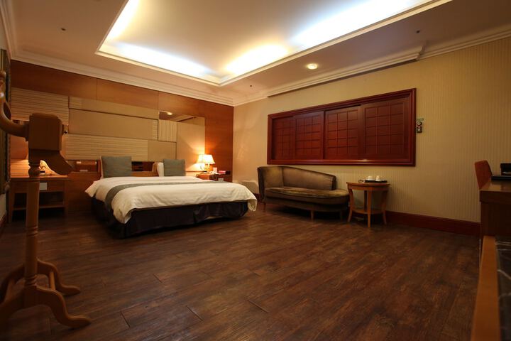 Room 8 of 37