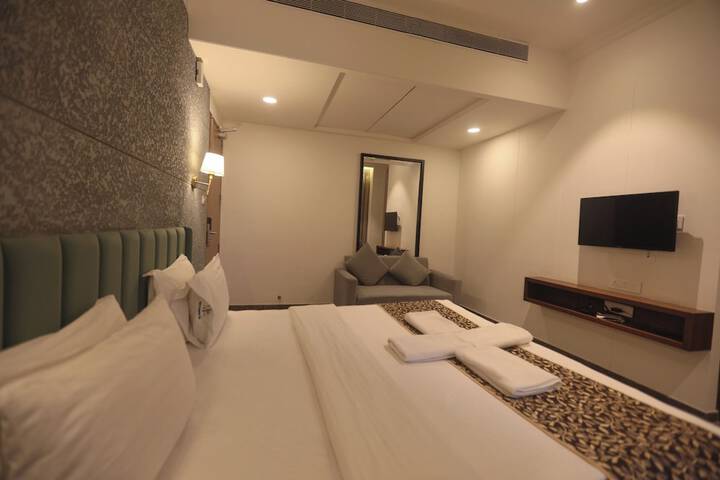 Room 3 of 7