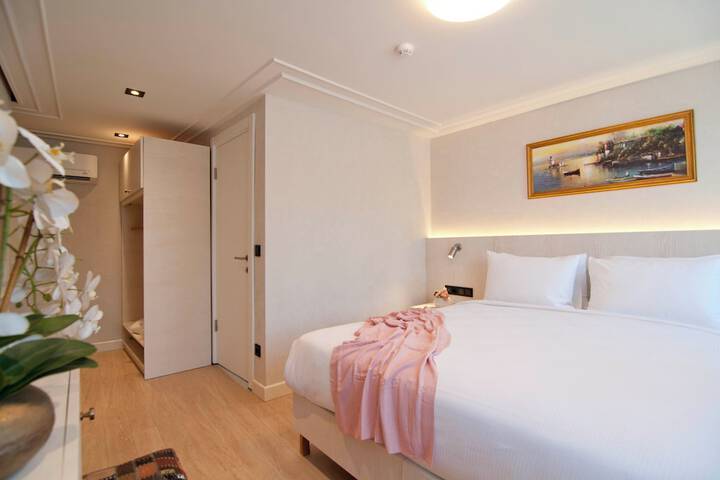 Room 52 of 92