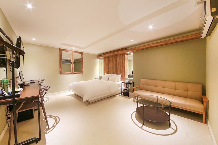 Room 18 of 44