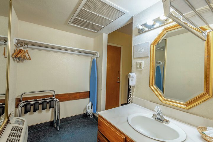 Room 54 of 68