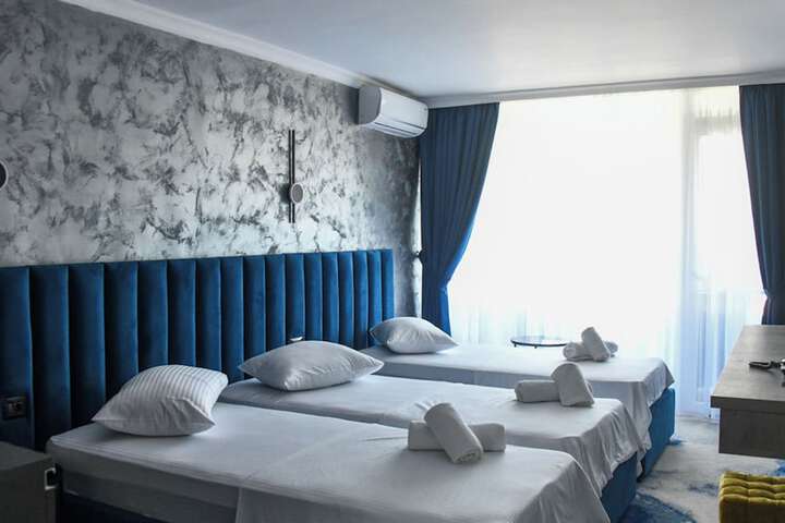Room 3 of 27