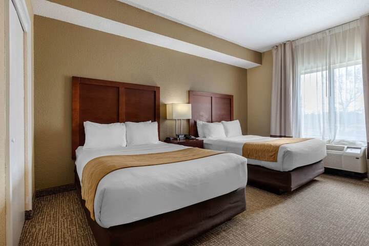 Standard Room, King or Two Doubles (3 of 8)