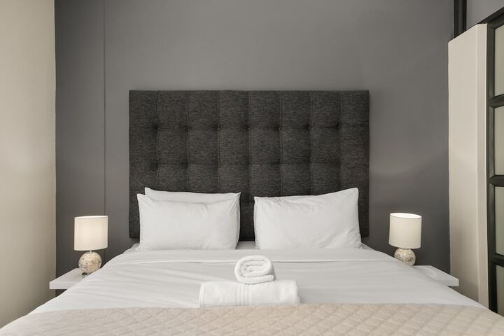 Room 43 of 215