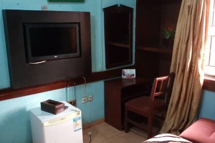Room 4 of 15