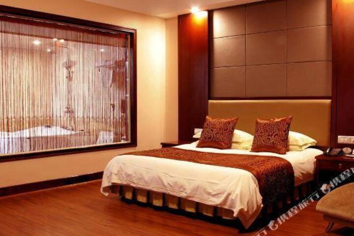Haining Holiday International Hotel