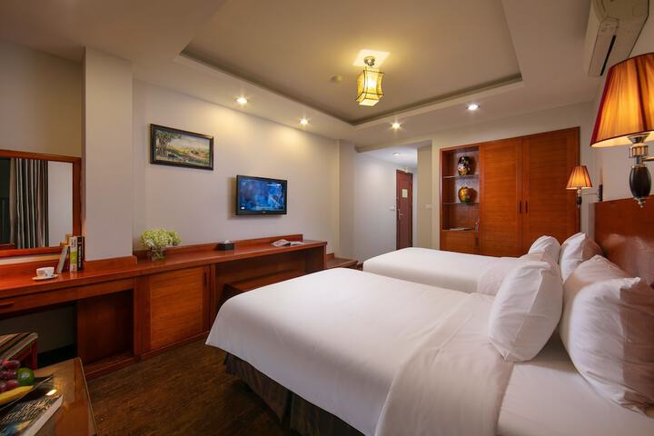 Room 14 of 83