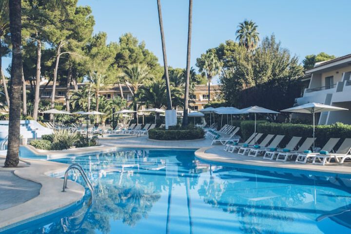 Hotel Pool