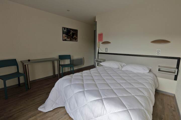 Room 4 of 50