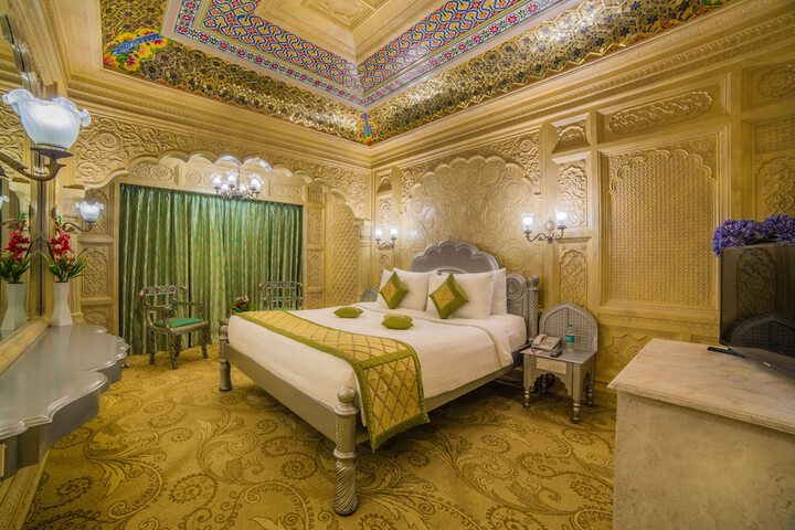 Room 44 of 120