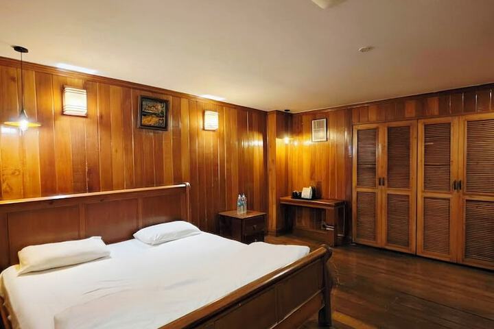 Room 32 of 181