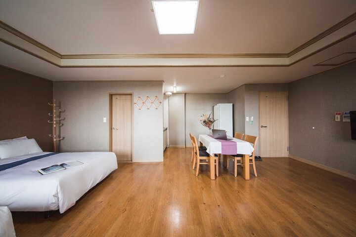 Room 15 of 80