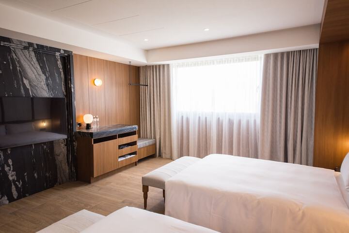 Room 120 of 243