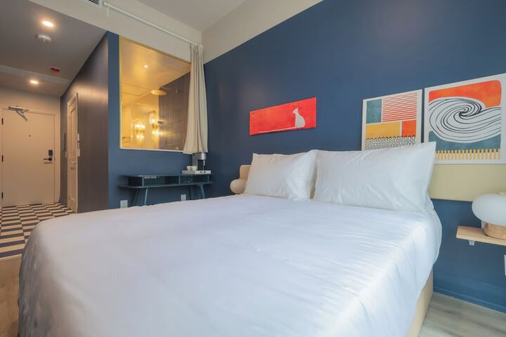 Room 10 of 29