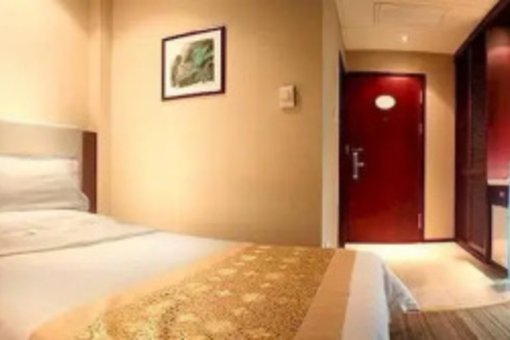 Room 7 of 11