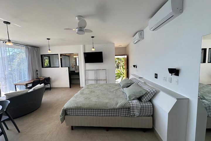 Room 32 of 106