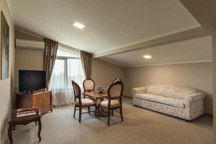 Room 16 of 38