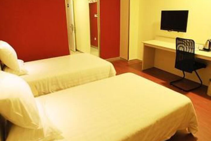 Room 7 of 26