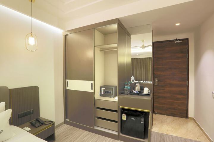 Room 4 of 30