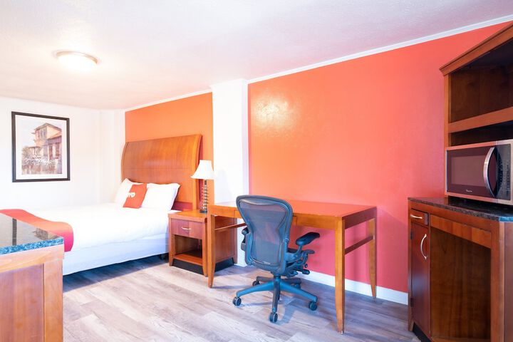 1 King Bed (13 of 13)