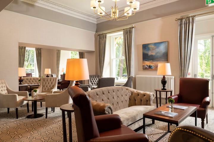Lounge 54 of 71