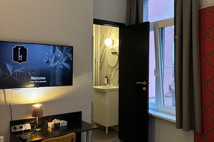 Room 33 of 53