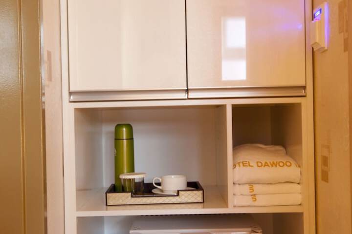 Mini-refrigerator