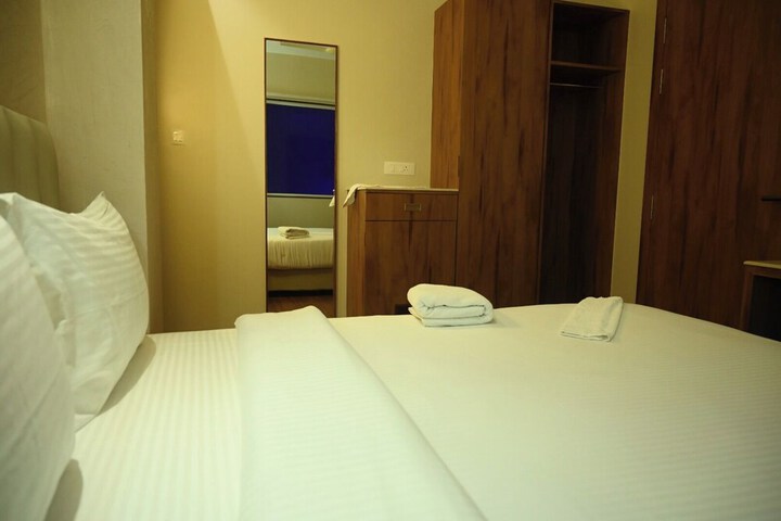 Room 3 of 9