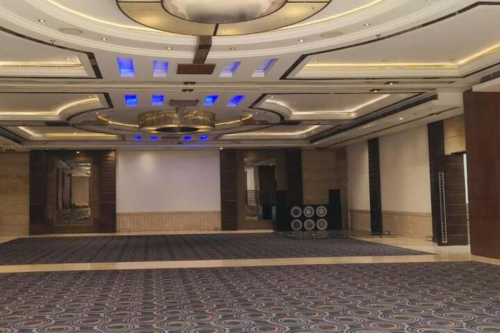 Ballroom/Hall 40 of 54