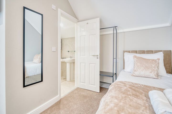 Room 15 of 36
